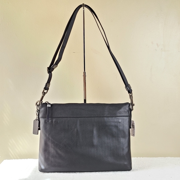 COACH | EDGE MESSENGER W/ VARSITY STRIPE AND PATCH - Picture 2 of 6